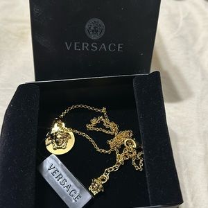 Versace Medusa Head Necklace💫